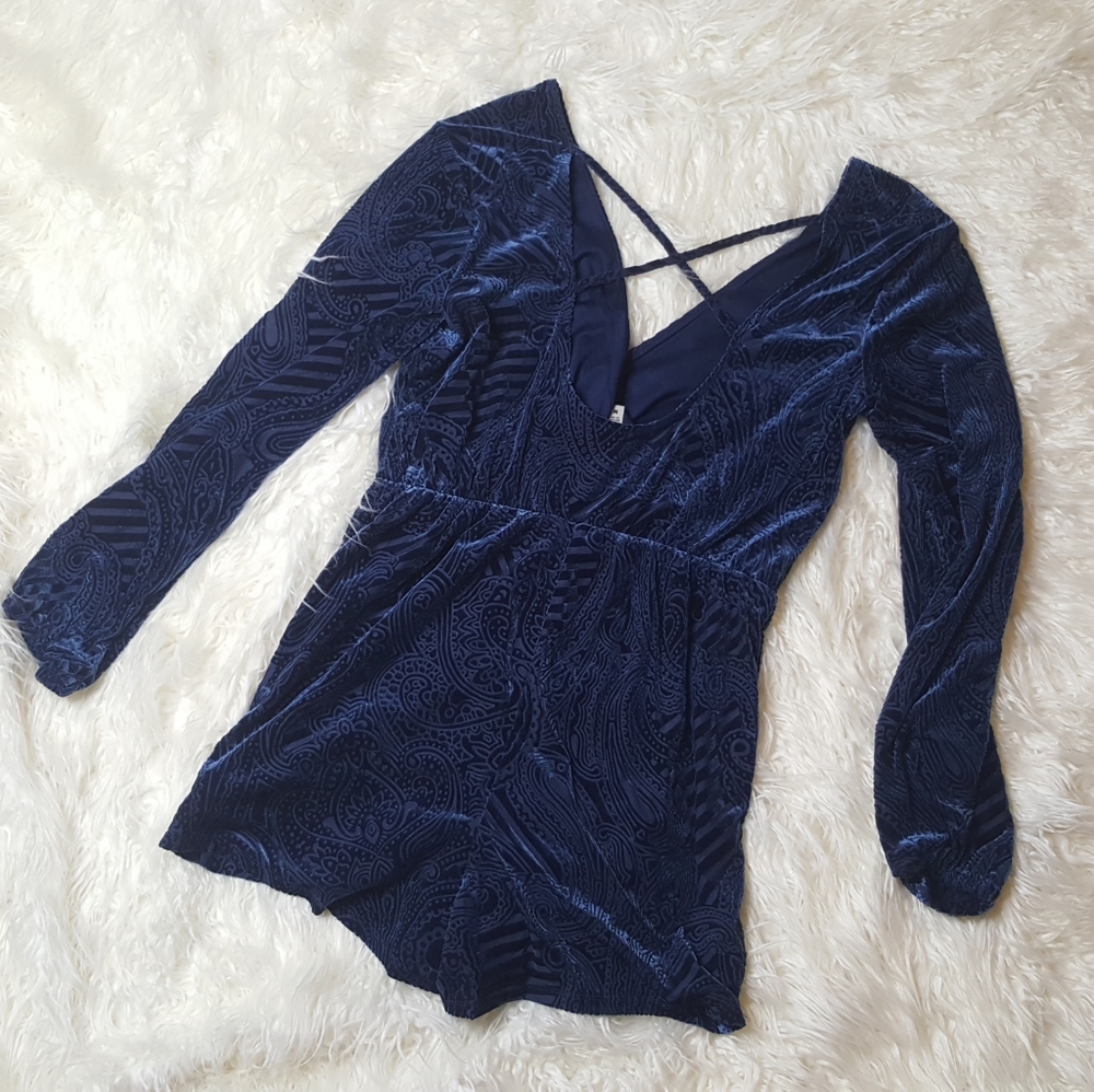 Ecote wrap front blue paisley velvet romper - Picture 5 of 7